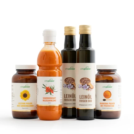 Produkteaufnahmen von Sanddorn, Kurkuma, Leinöl, Lecitinpulver in Flaschen welche zum Angebot Fitnessdrink Plus gehören